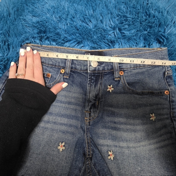 Gap Floral Embroidered Denim Womens Shorts Size 26 - Picture 6 of 9